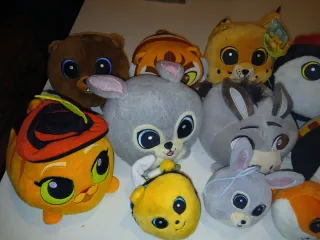 Coleção de peluches variados