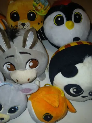 Coleção de peluches variados
