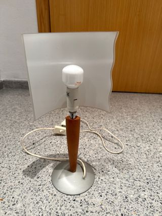 Lámpara de mesa madera y metal