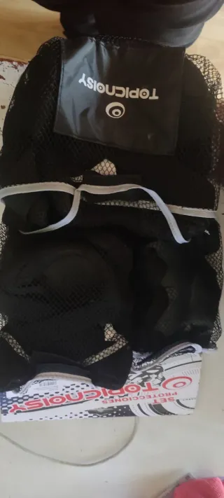 Patines de caballero negros,con bolsa y rodilleras