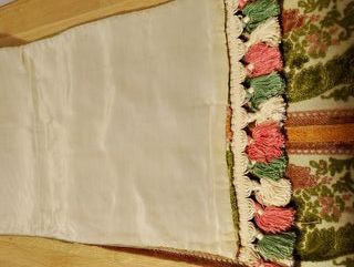 Camino de mesa antiguo floral