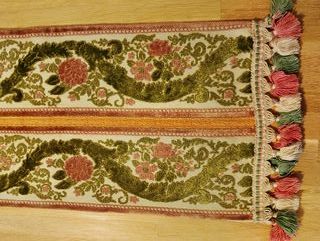 Camino de mesa antiguo floral