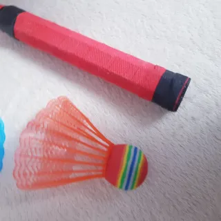 Pack raquetas bádminton y volantes azul y roja