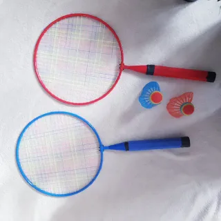 Pack raquetas bádminton y volantes azul y roja