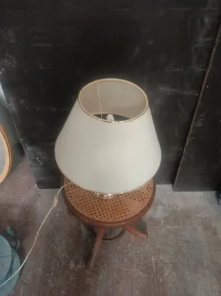 Lámpara de mesa cristal y metal dorada