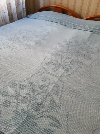 Copriletto uncinetto azzurro