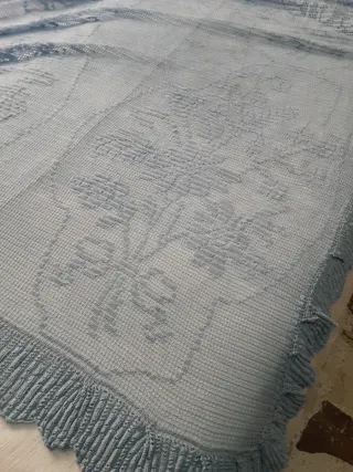 Copriletto uncinetto azzurro