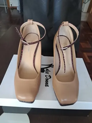 Zapatos de tacón con pulsera