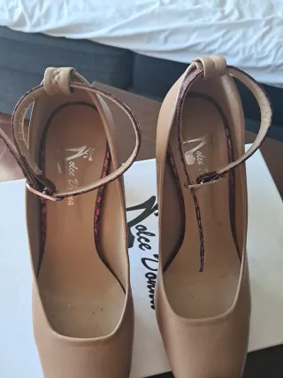 Zapatos de tacón con pulsera