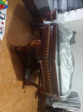 Sofá marroquí de tela y madera