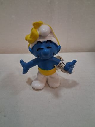 Pitufo con lazo amarillo