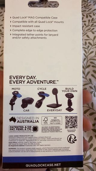 Funda Quad Lock iPhone 15 Pro Max y cristal templa