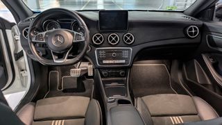 Mercedes-Benz Clase CLA 2017 White Art Edition