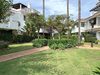 Piso en alquiler en Los Naranjos - Las Brisas en Marbella