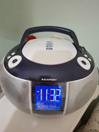 Radio Despertador Blaupunkt blanco/marengo