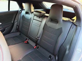 Mercedes CLA 200 SHOOTING BRAKE AUTOMÁTICO AMG LINE con 35.000 Kms!