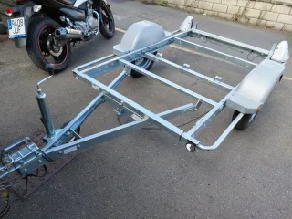 Remolque plataforma multiusos