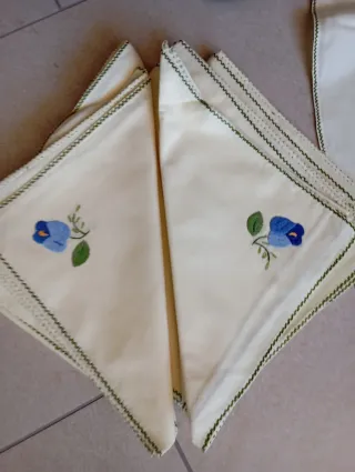 Tovaglia rotonda con 8 tovaglioli