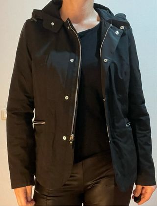 Chaqueta con capucha Massimo Dutti Negra