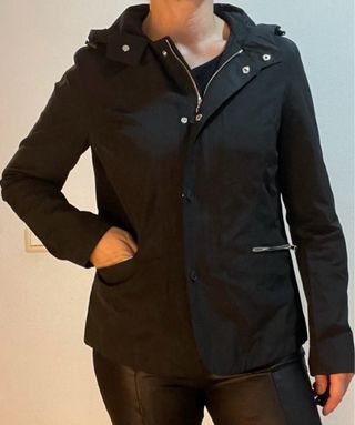 Chaqueta con capucha Massimo Dutti Negra