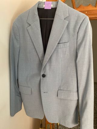 Traje de hombre azulado