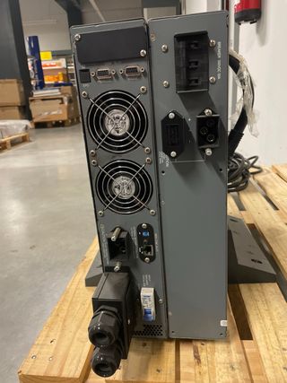 SAI/ UPS 5000KV MAS BATERIAS