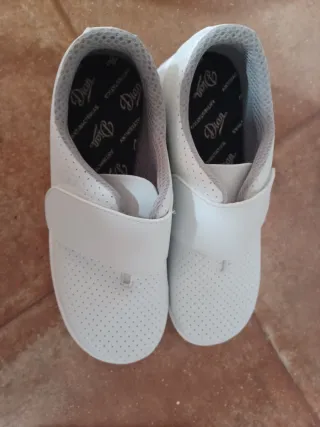 Zuecos Dian Blancos Talla 39