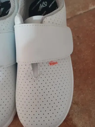 Zuecos Dian Blancos Talla 39