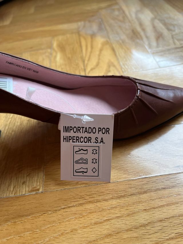 Zapatos tacón piel marrón. NUEVOS,  sin estrenar.