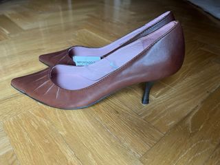 Zapatos tacón piel marrón. NUEVOS, sin estrenar.