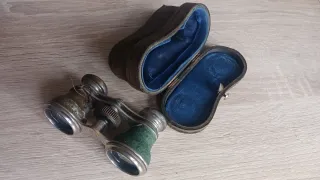Prismáticos antiguos con estuche