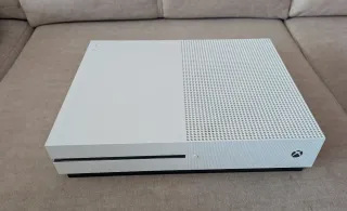 Xbox One S 1TB + Mando Morado