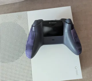 Xbox One S 1TB + Mando Morado