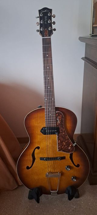 Godin 5th Avenue Kingpin + Estuche Tric