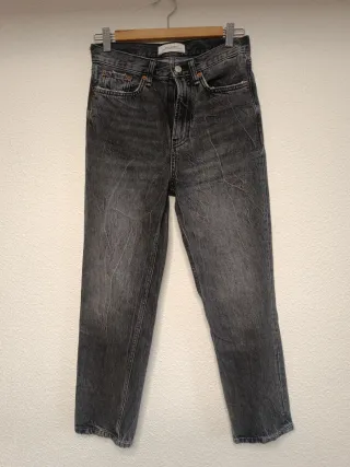 Pantalón vaquero Zara gris