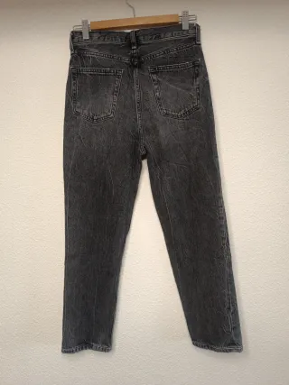 Pantalón vaquero Zara gris