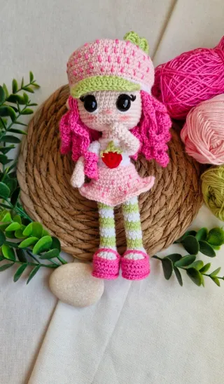 Muñeca Tarta de Fresa Amigurumi