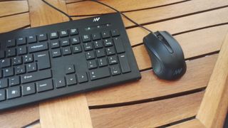 ORDENADOR  Y MONITOR ASUS VS197DE