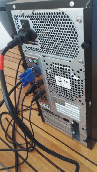 ORDENADOR  Y MONITOR ASUS VS197DE