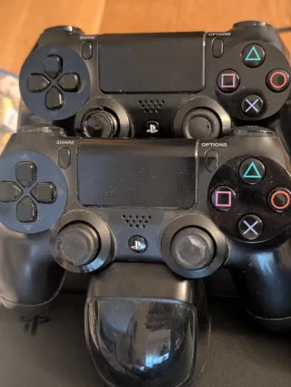 PS4 Ultimate Player 1TB + 11 Juegos + 3 mandos.