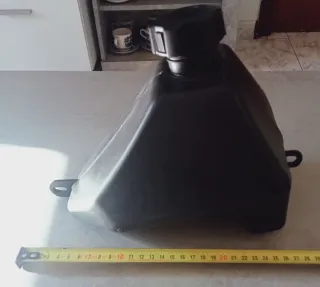 Tanque de gasolina ABS negro