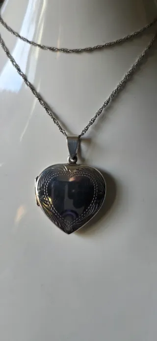 Collar guardapelo corazón plata