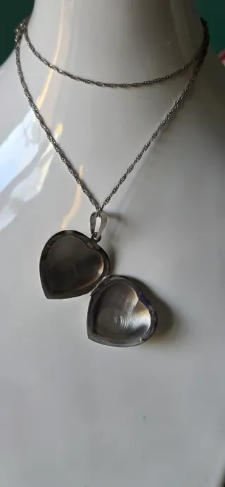 Collar guardapelo corazón plata