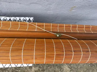 Estor enrollable de madera y bambú