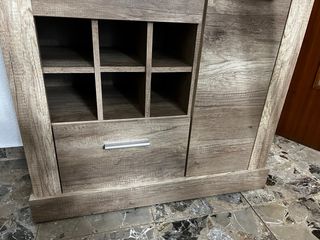 Vitrina con botellero color beige