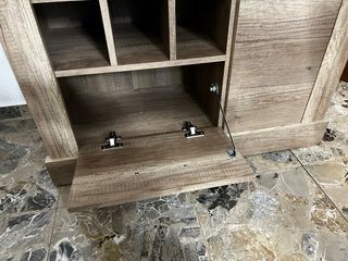 Vitrina con botellero color beige