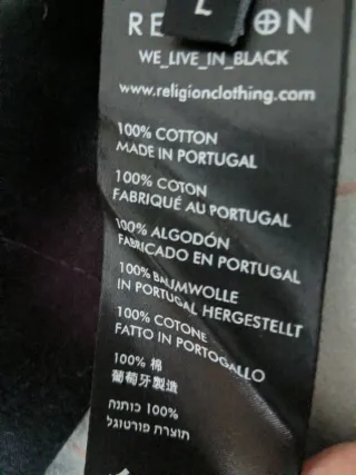 Camiseta Religion Negra Manga Corta