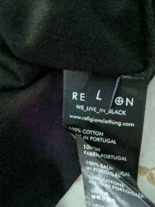 Camiseta Religion Negra Manga Corta