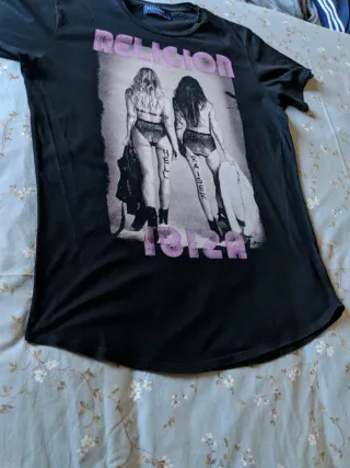 Camiseta Religion Negra Manga Corta