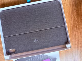 Logitech Combo Touch iPad Air